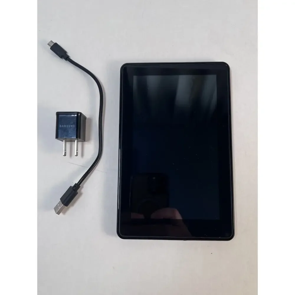 Amazon Kindle Fire D01400 1st Generation WORKS GREAT!
